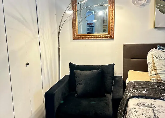 Comfortable King Bedroom Within A With Hosts * Columbus