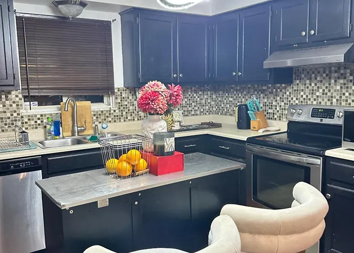 Comfortable King Bedroom Within A With Hosts * Columbus