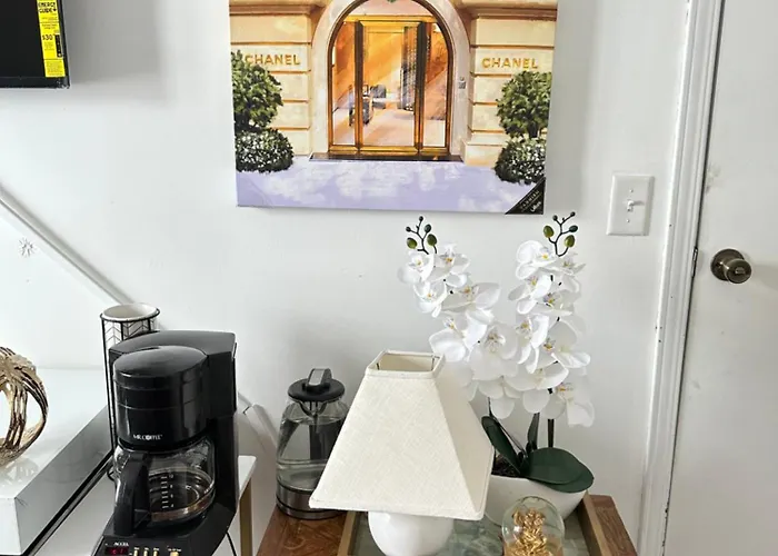 Comfortable King Bedroom Within A With Hosts Guest house