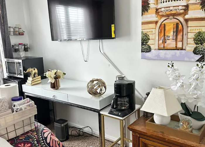 Comfortable King Bedroom Within A With Hosts *