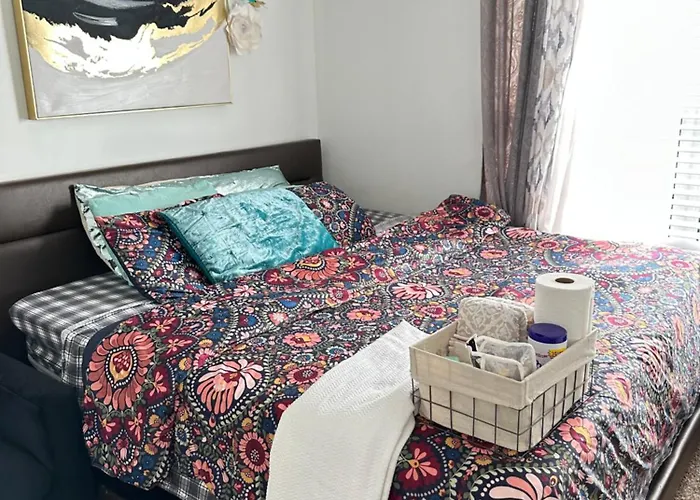 Guest house Comfortable King Bedroom Within A With Hosts Columbus